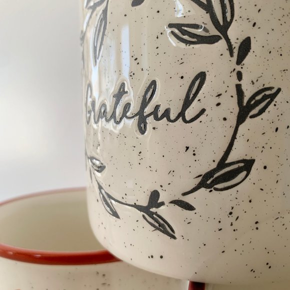 Oversized Mug - "Grateful" with Floral Wreath - Picture 9 of 11